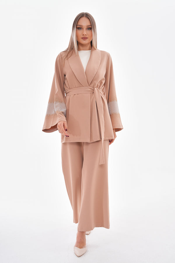 Two-piece takim with sequins on the sleeves