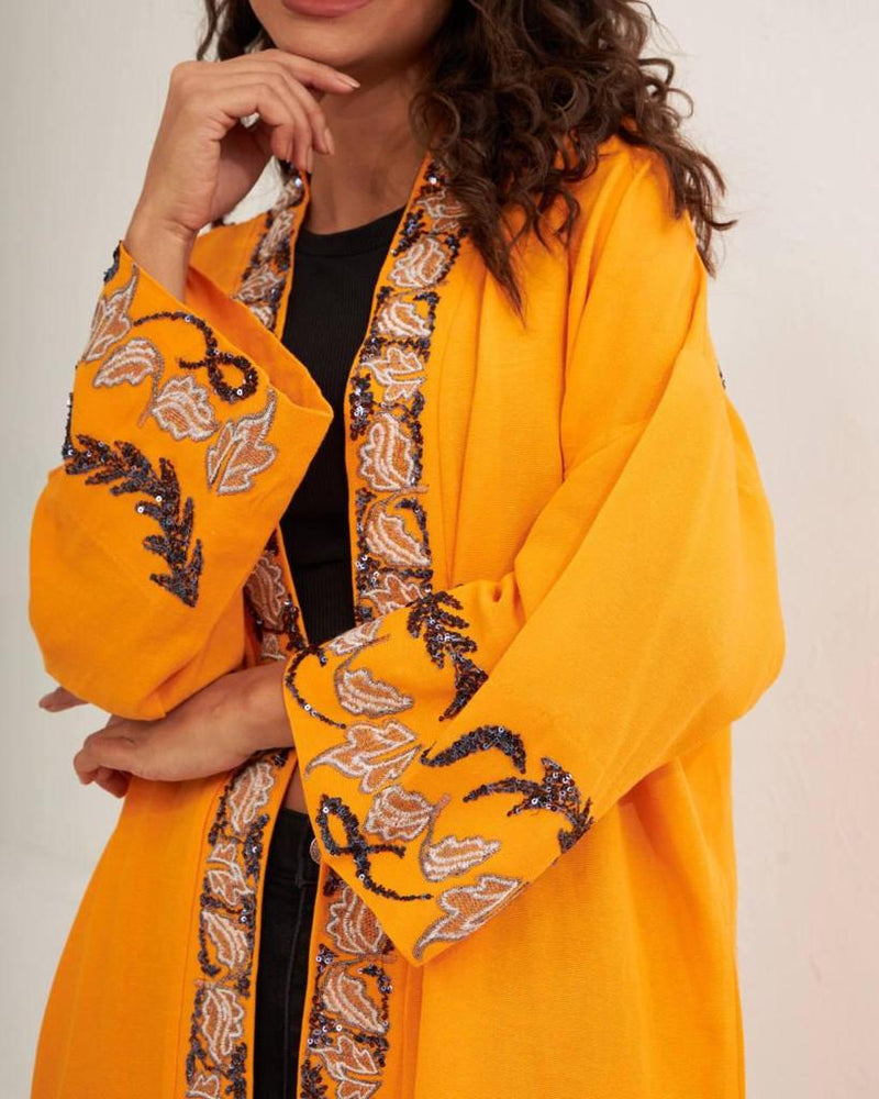 EmbroideRed collar and cuff kimono