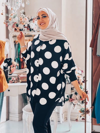 huge dots Black shirt