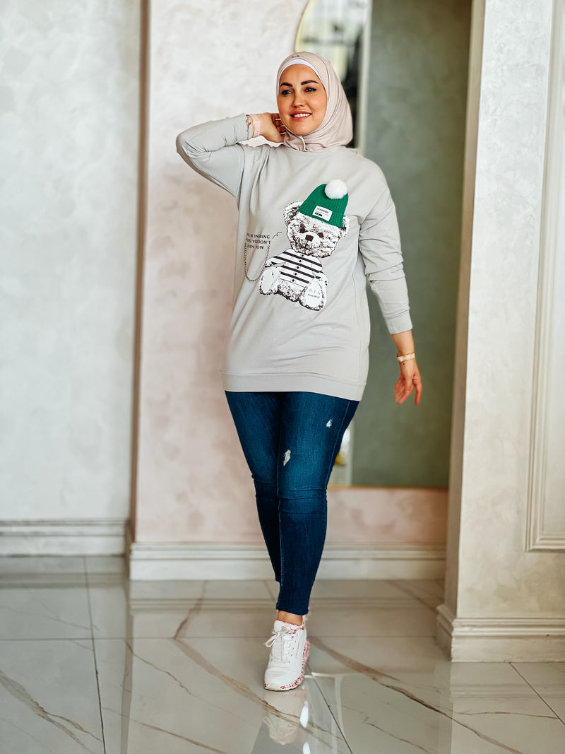 sweat shirt with triko hat bear