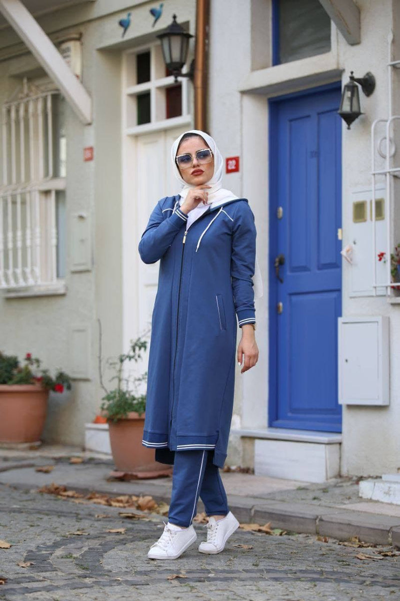 3 pcs long track suit with lines on sleeve and capichone