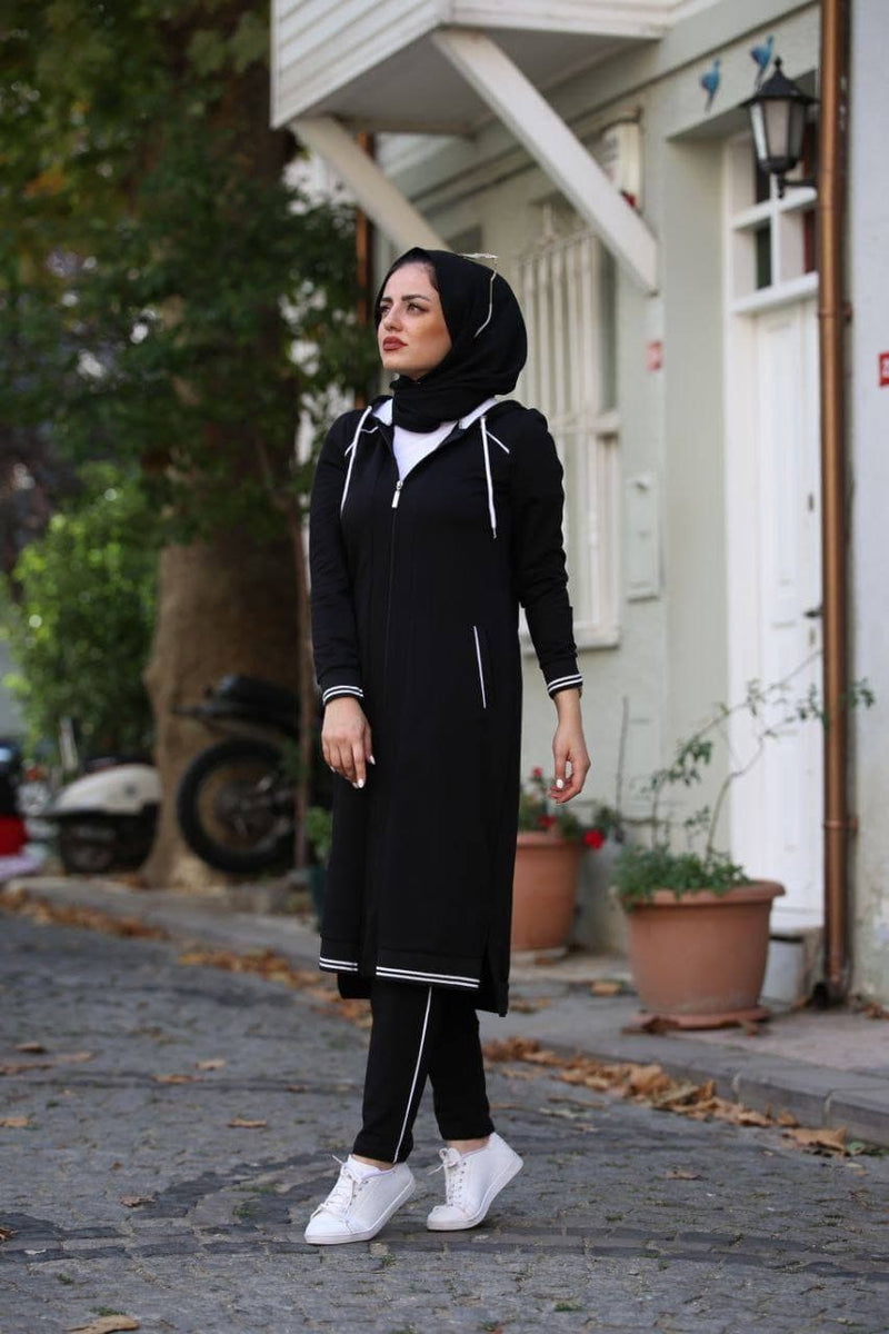 3 pcs long track suit with lines on sleeve and capichone