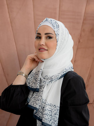 Arabica letter contour hijab