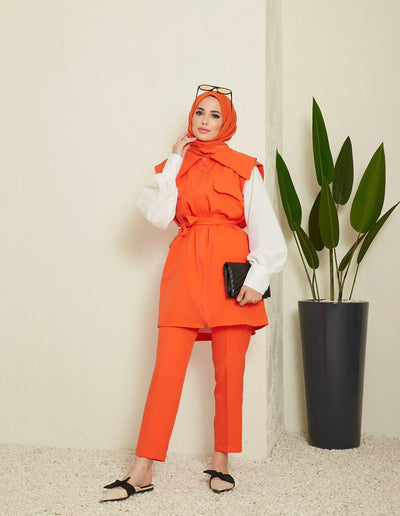 large collaRed zipped vest training suite